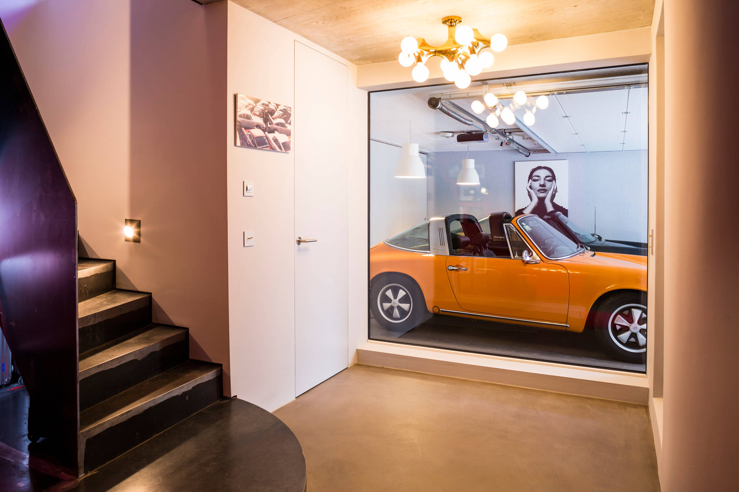 40 Abgefahrene Garagen: Wenn Der Porsche Im Wohnzimmer Parkt intended for Garage Im Wohnzimmer