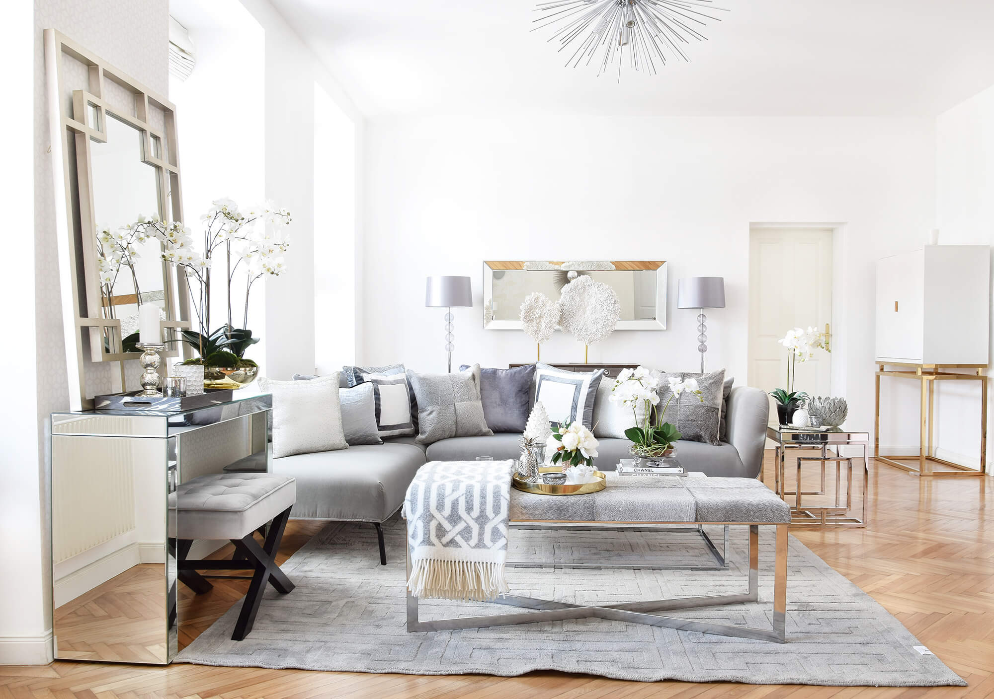 Urban Loft Livingroom - Wohnzimmer In Silber &amp; Grau - Looks pertaining to Wohnzimmer Deko Silber